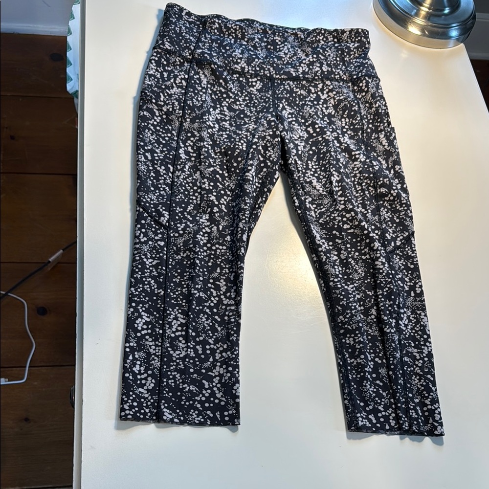 Lululemon Cropped Leggings with Pockets Size 8